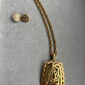 Vintage Trifari Goldtone Pendant Necklace and Earrings